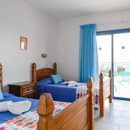 Villa In Sleeps 6 Includes Swimming Pool Air Con And Wifi 1 6 4
