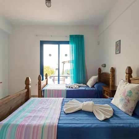 Villa In Sleeps 6 Includes Swimming Pool Air Con And Wifi 1 6 4 *